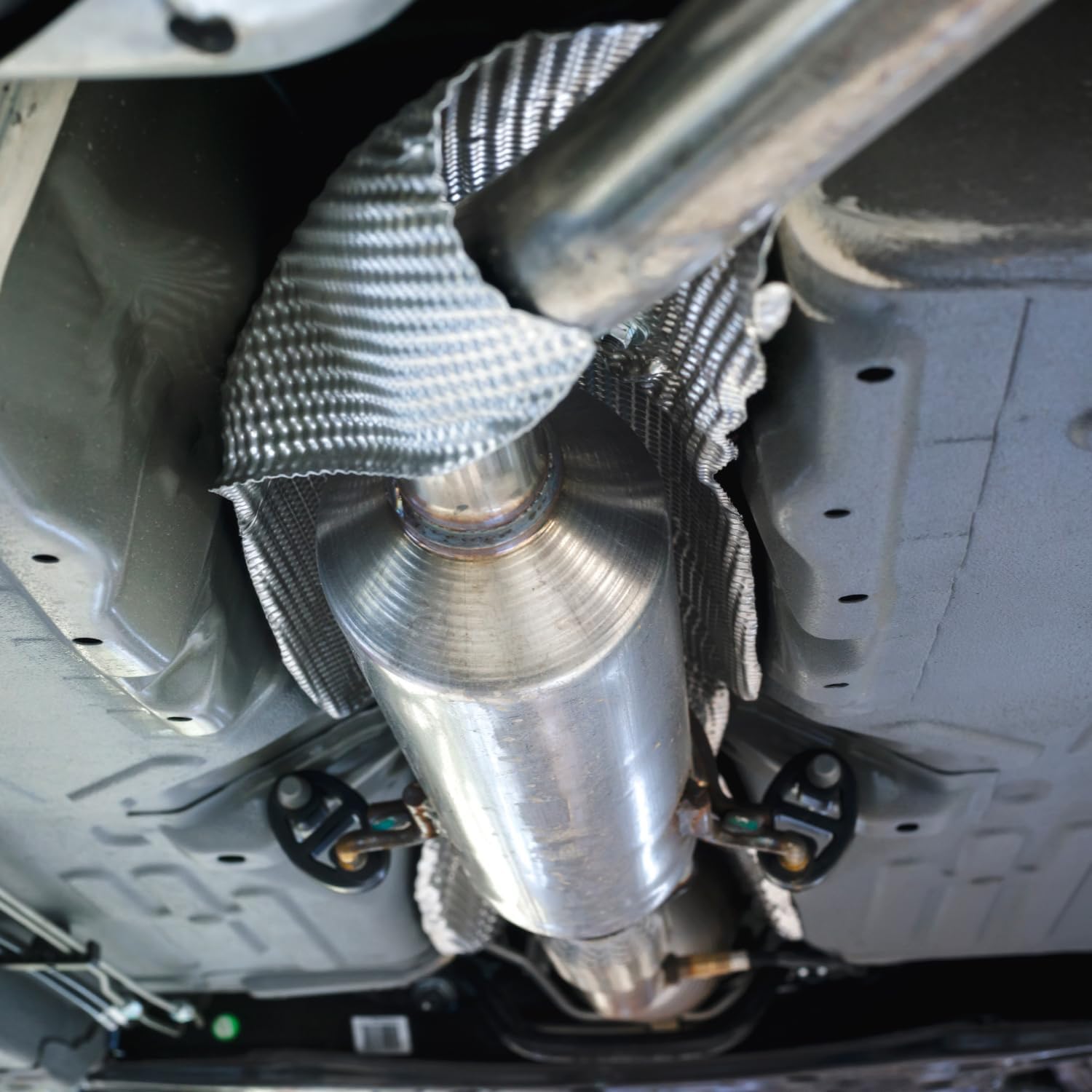 Тисненый алюминиевый теплозащи – обзор и цена Exhaust Wrap Titanium